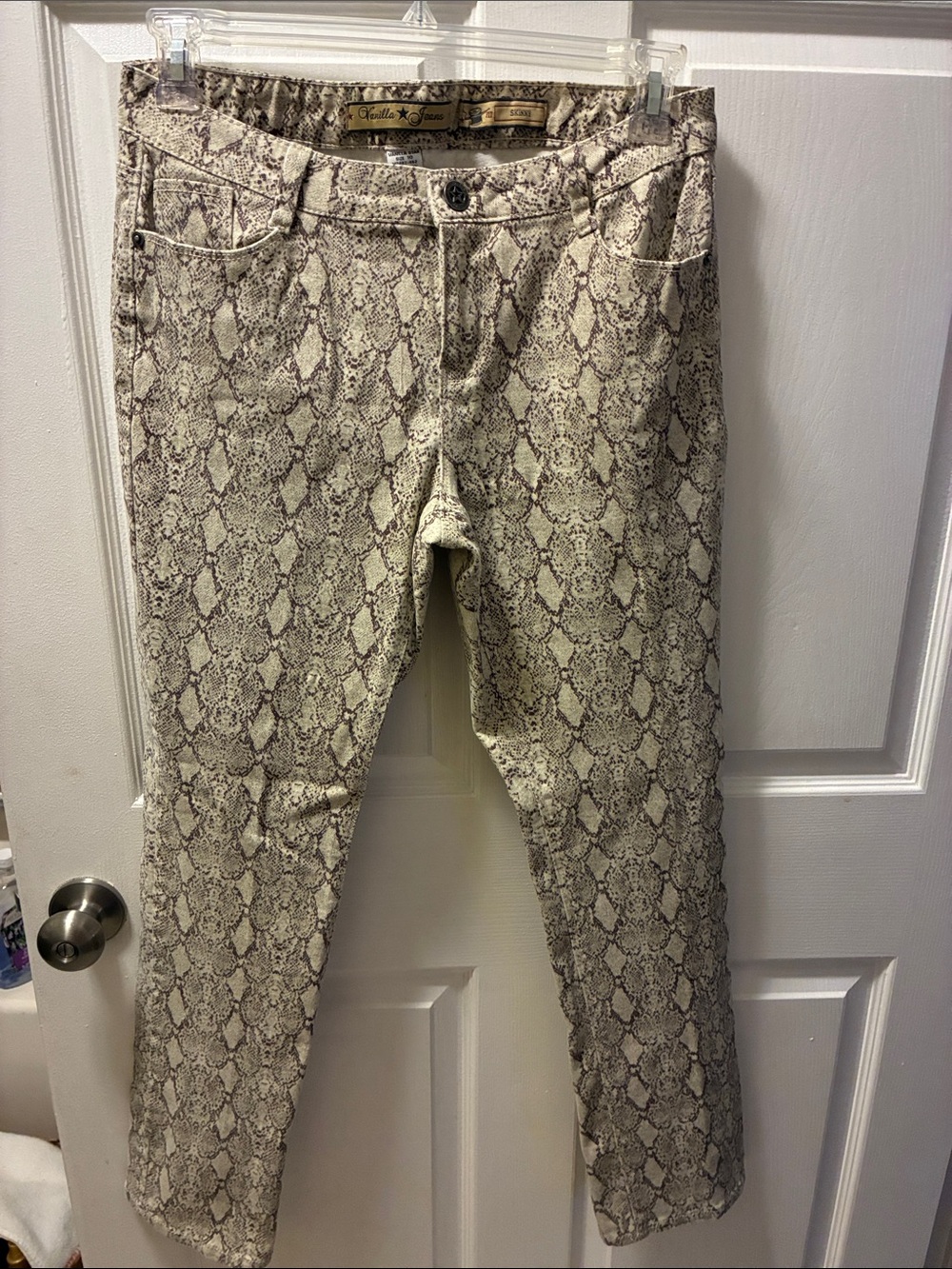 Vanilla Star Snake-Print Skinny Jeans in Neutral Cream and Brown